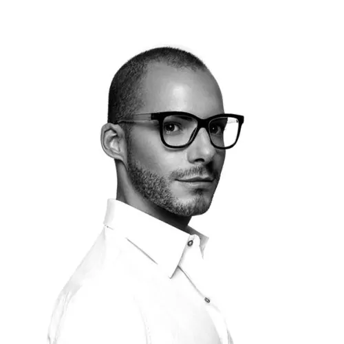 Выпускник Istituto Marangoni — известный дизайнер обуви